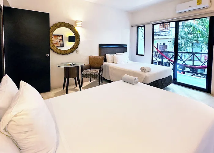 Siesta Fiesta - 5th Avenue (adults Only)